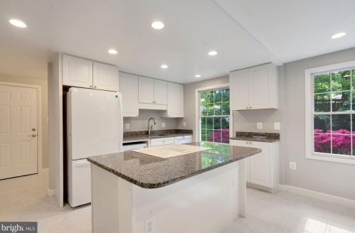 2657 Chiswell Pl, Herndon, VA 20171-2463