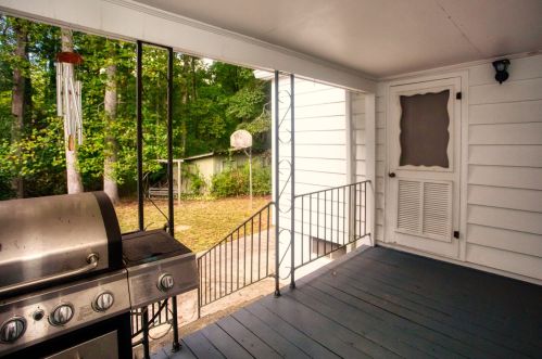 395 Louise St, Clarkesville, GA 30523-6106