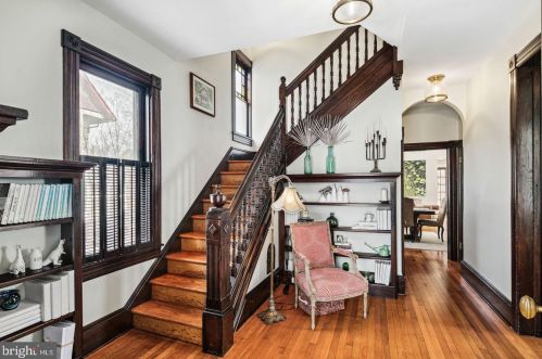 213 Warwick Rd, Tavistock NJ  08033-3708 exterior