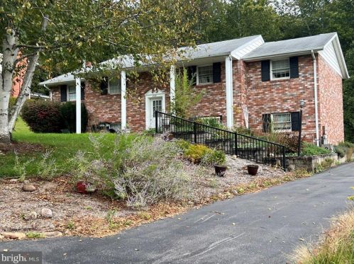 609 Wellington Ln, Cumberland, MD 21502-1060