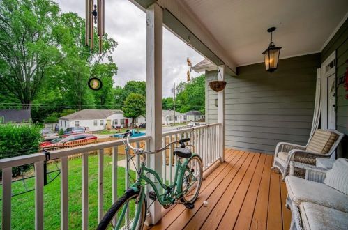 383 Roosevelt Cir, Marietta, GA 30060-1761