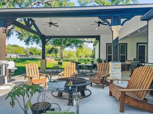 21611 Chenango Lake Dr, Angleton TX 77515-6664 exterior