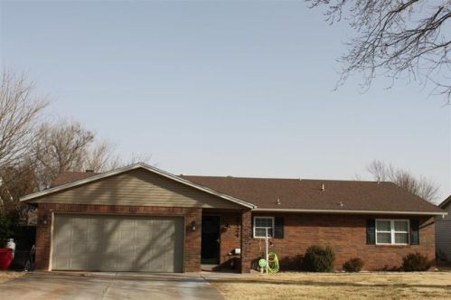 3124 Bent Creek Dr, Woodward, OK 73801-6935