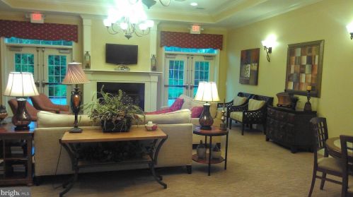 521 Timberlake Dr, Trenton NJ  08618-1479 exterior