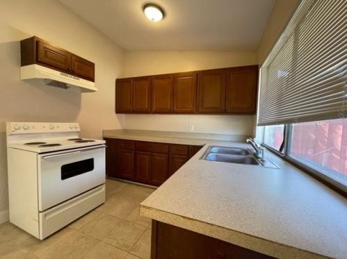 2131 Bowie Dr, Carrollton TX 75006-7604 exterior