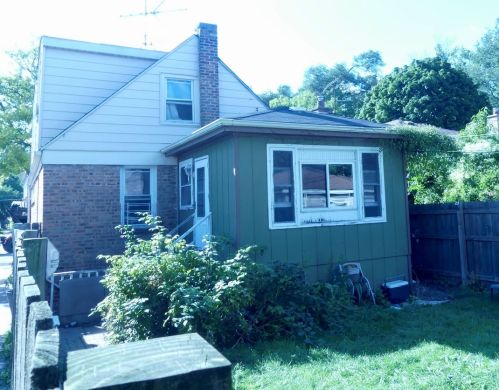 10459 Whipple St, Chicago, IL 60655-2032