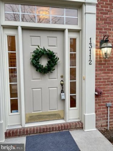 13112 Park Crescent Cir, Herndon VA  20171-2812 exterior