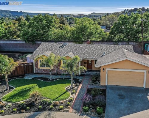 8486 Wicklow Ln, Pleasanton, CA 94568-1154