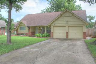 8956 33rd Pl, Tulsa, OK 74145-1620