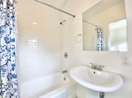 354 Elk Ave, Glendale CA  91204-1631 exterior