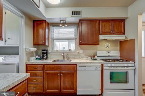 48 Valleybrook Dr, Lancaster PA  17601-4618 exterior