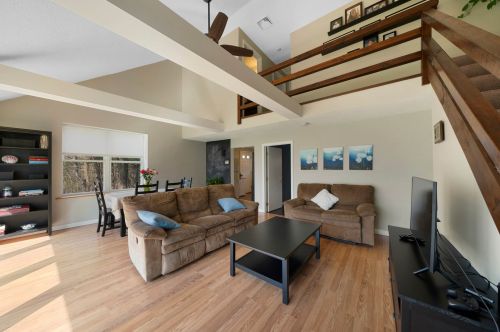 17 Sheldon Rd, Derry, NH 03038-5744