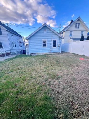 165 Merwin Ave, Milford, CT 06460-7911
