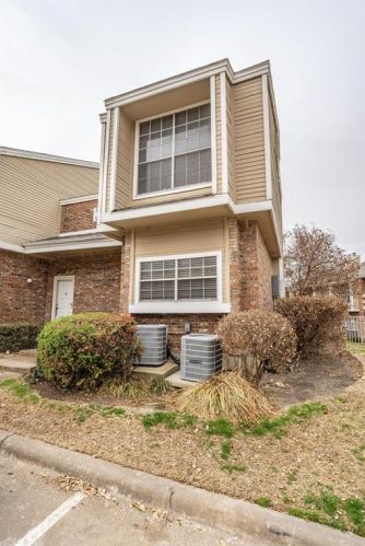 3550 Country Square Dr, Carrollton TX  75006-8762 exterior