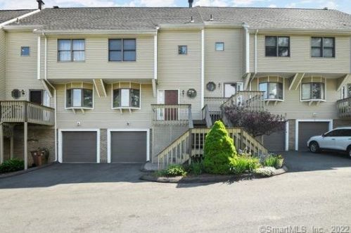 3 De Marchis Dr, Huntington, CT 06484-5547