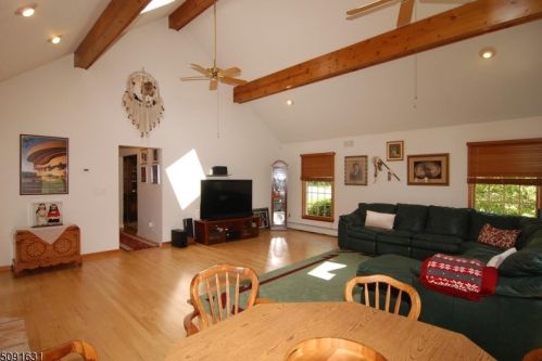 4 Everest Dr, Hackettstown NJ  07840-2844 exterior
