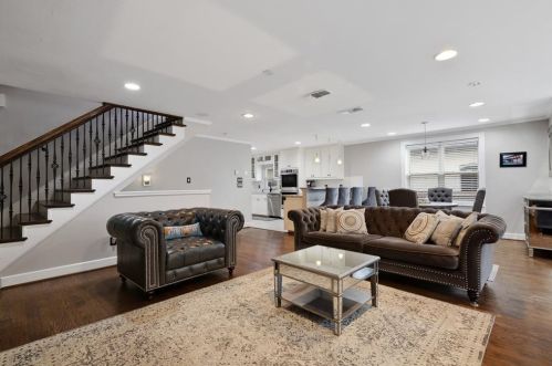 1301 Virginia Pl, Fort Worth TX  76107-2436 exterior