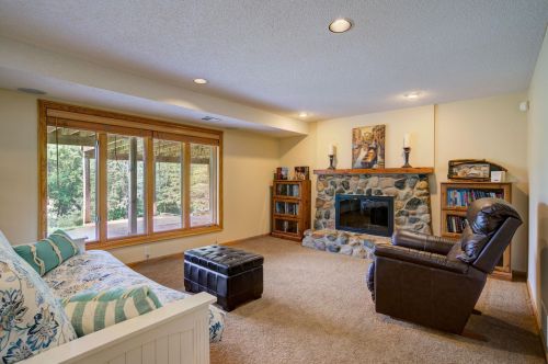 1562 Blackhawk Lake Dr, Saint Paul MN  55122-1257 exterior