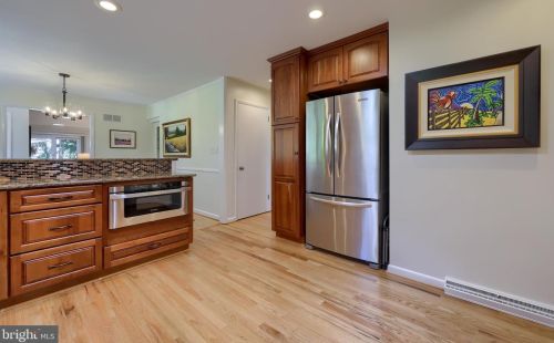 2033 Crescent Rd, York PA  17403-4760 exterior
