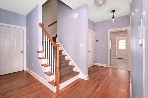 7 Richland Rd, Greenwich CT  06830-6012 exterior