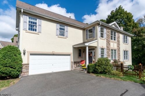 6 Brown Ct, Chester, NJ 07930-2481