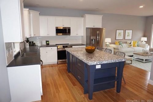 159 Spicer Hill Rd, Gales Ferry, CT 06339-1535