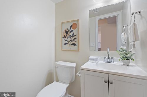7716 Groveland Heights Ct, Springfield VA  22153-2255 exterior