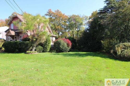 564 Woodbridge Ave, Avenel, NJ 07001-1350