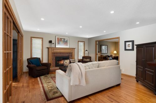 13606 Duluth Dr, Saint Paul MN 55124-8797 exterior