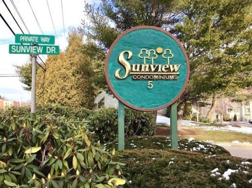 5 Tsienneto Rd, Derry NH  03038-1549 exterior