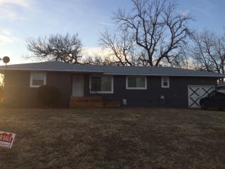 701 11th St, Perry, OK 73077-4013