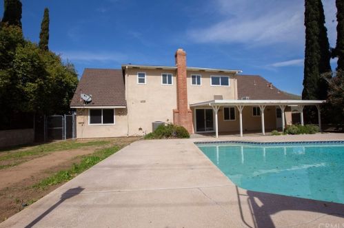 5560 Wentworth Dr, Riverside CA  92505-3156 exterior