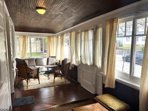27 Ashwood Ter, Town Center, NJ 07052-5901