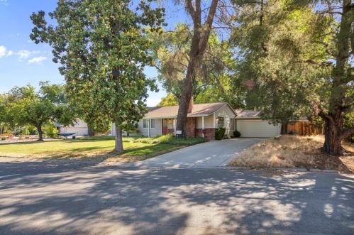 8132 Waikiki Dr, Fair Oaks, CA 95628-3747