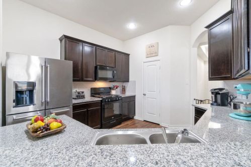 3987 Waukegan Rd, Conroe TX  77306-5870 exterior