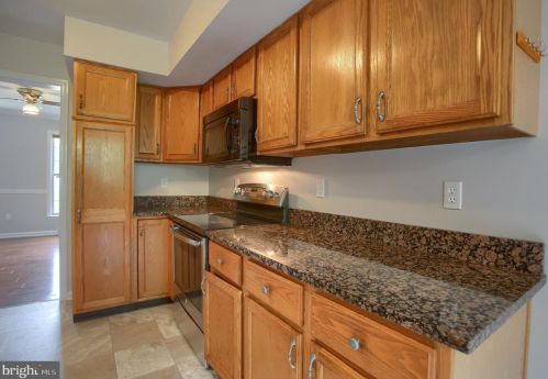 9 Mill Pond Dr, Lancaster PA  17603-7412 exterior