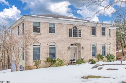 47 Susan Dr, Chatham Township, NJ 07928-1029