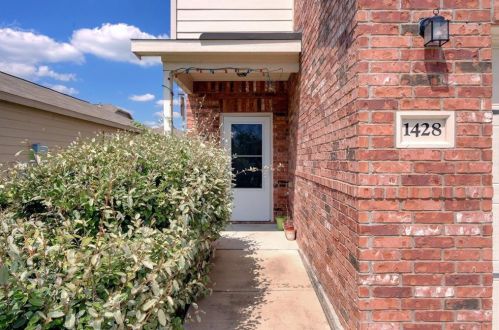 1428 Breanna Ln, Uhland TX  78640 exterior