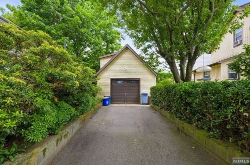 545 Oritani Pl, Teaneck, NJ 07666-1637