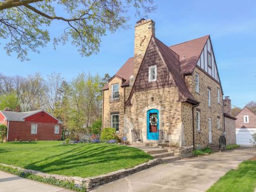 352 Ardmore Rd, Des Plaines, IL 60016-2121