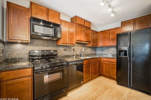 2423 Kennicott Dr, Arlington Hts, IL 60004-3033