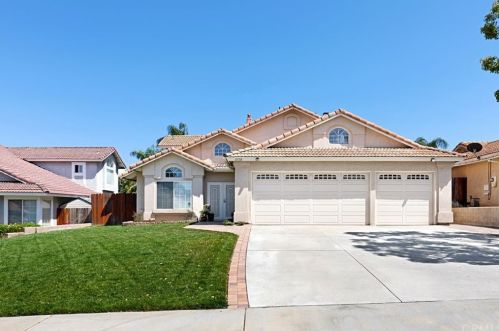 8530 Rosemary Dr, Riverside, CA 92508-2920