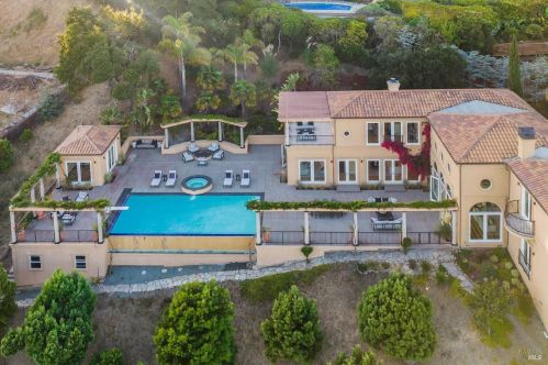 49 Bret Harte Rd, San Rafael, CA 94901-5275