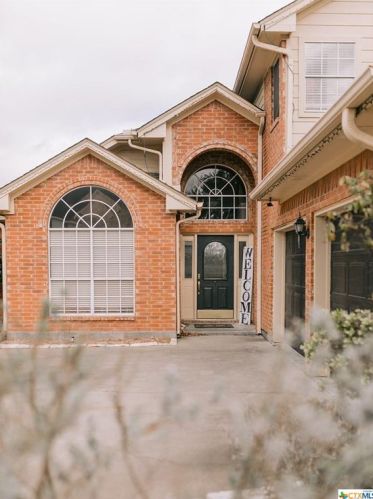 402 Charleston Dr, Victoria, TX 77904-3815