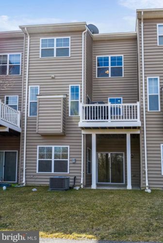 1328 Chapel Centre Dr, Gambrills, MD 21054-1978