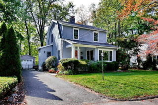 9 Crescent Pl, Allendale, NJ 07401-1017