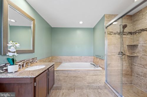 9625 Woodedge Dr, Springfield VA  22015-3017 exterior