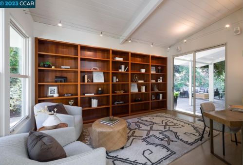192 Hall Dr, Orinda, CA 94563-3655