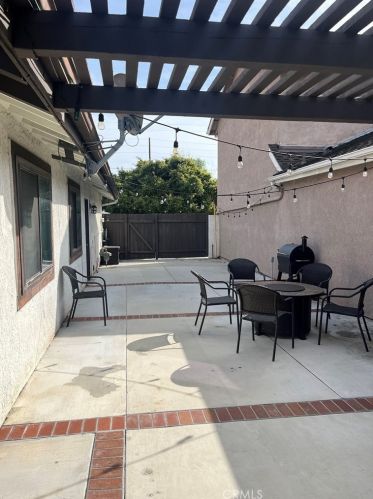 1218 Lake St, Huntington Beach, CA 92648-3564
