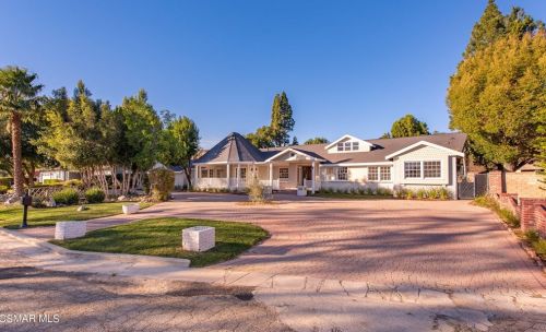 2959 Happy Ln, Simi Valley, CA 93065-1006